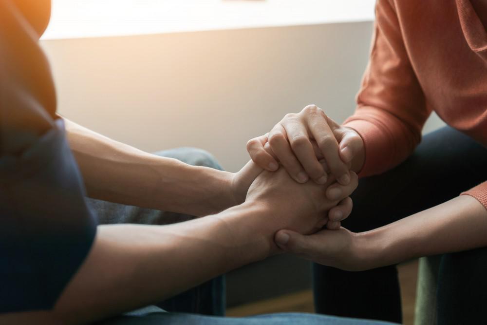 How to Help a Loved One Who Struggles With Addiction